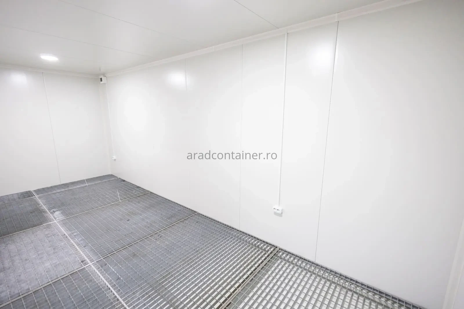 container depozitare podea grilaj